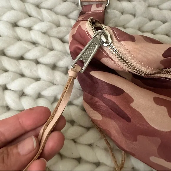 Rebecca Minkoff Bum Nylon Belt Bag Pink Blush Camouflage Fanny - Picture 4 of 7